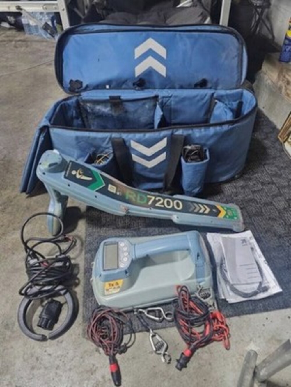 Radiodetection RD7200 Pipe Cable Utility Locator Kit With TX5 Transmitter, Clamp